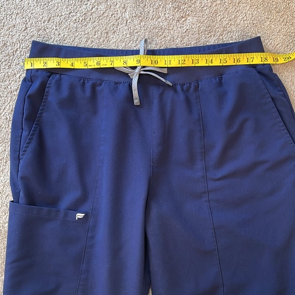 Ladies Scrubs - Picture 3 of 8